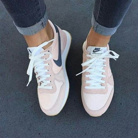 de nieuwste nike sneakers dames|most popular women's nike sneakers.